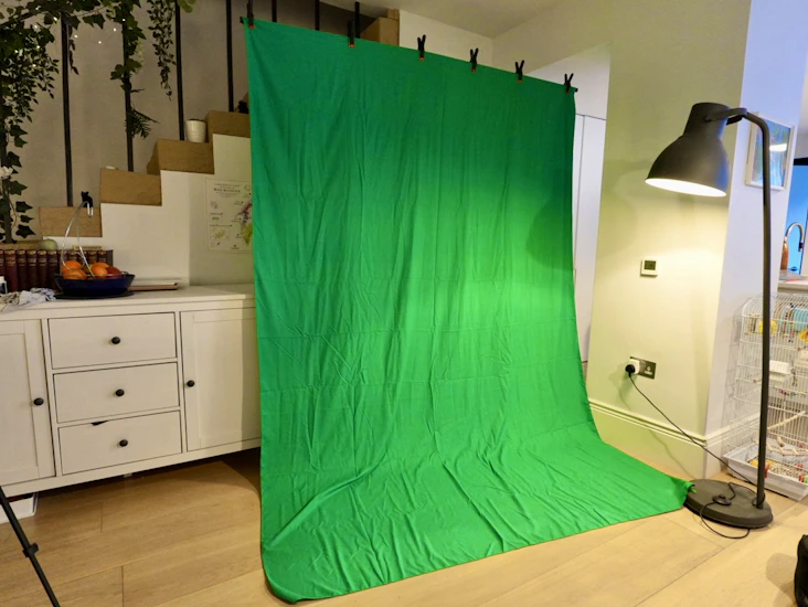 Black backdrop with stand (2m×2m) + bonus 2×3m green screen