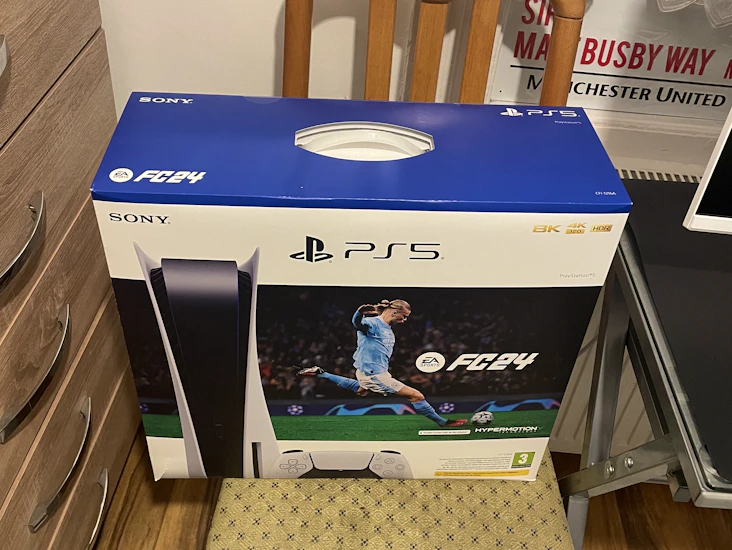 Playstation 5 console with dualsense controllers – perfect for gaming nights or events! -new fc 26 included