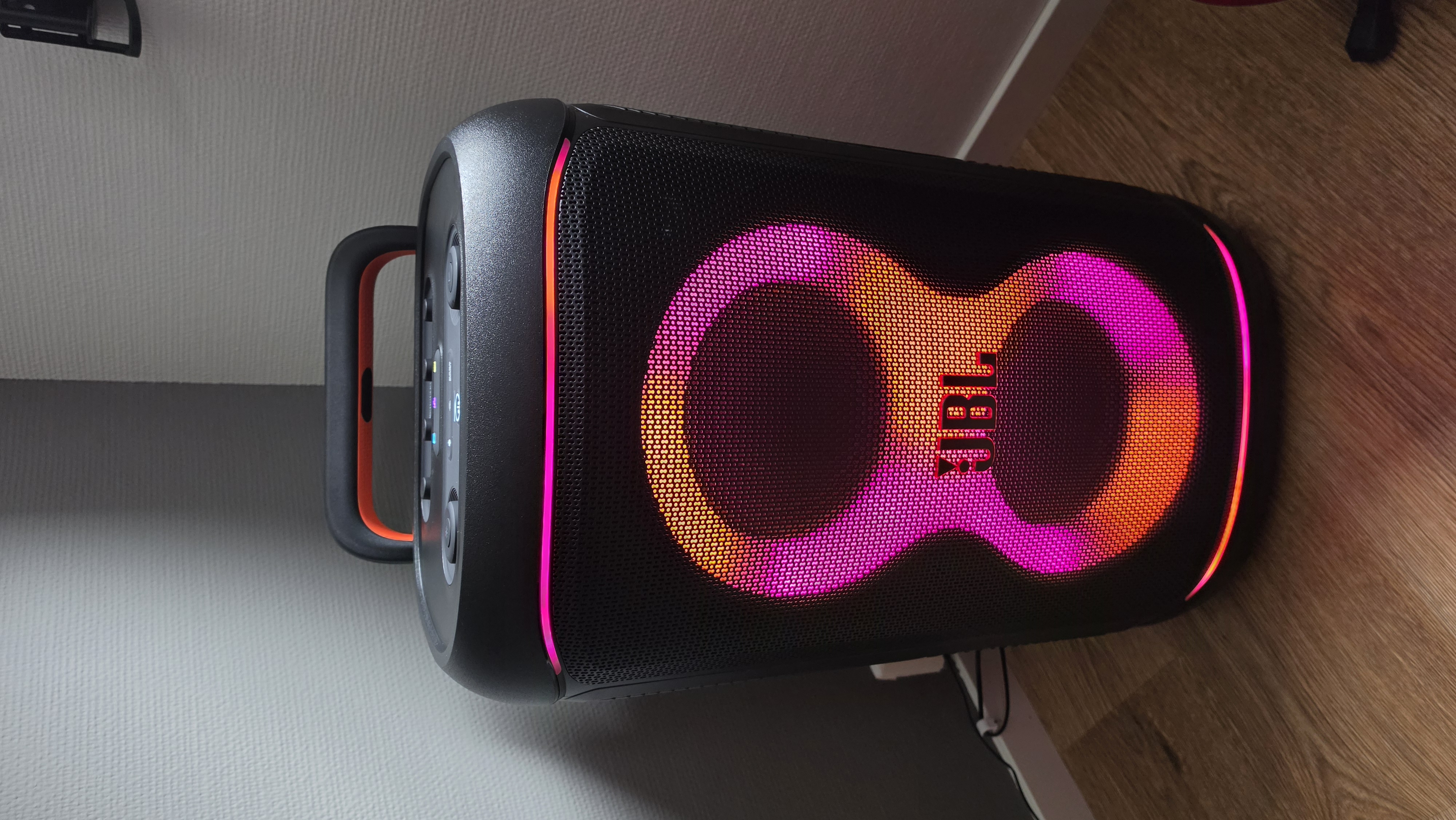 Kraftig jbl partybox 520 leies ut på vestvågøy