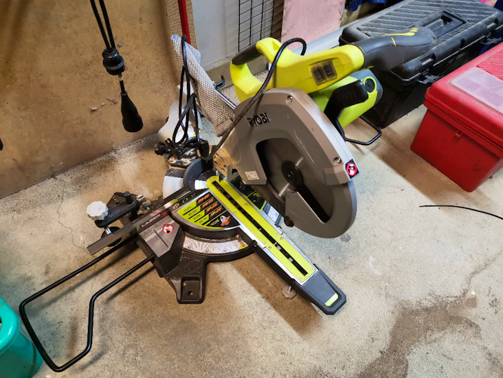 Liukujiirisaha ryobi ems245l