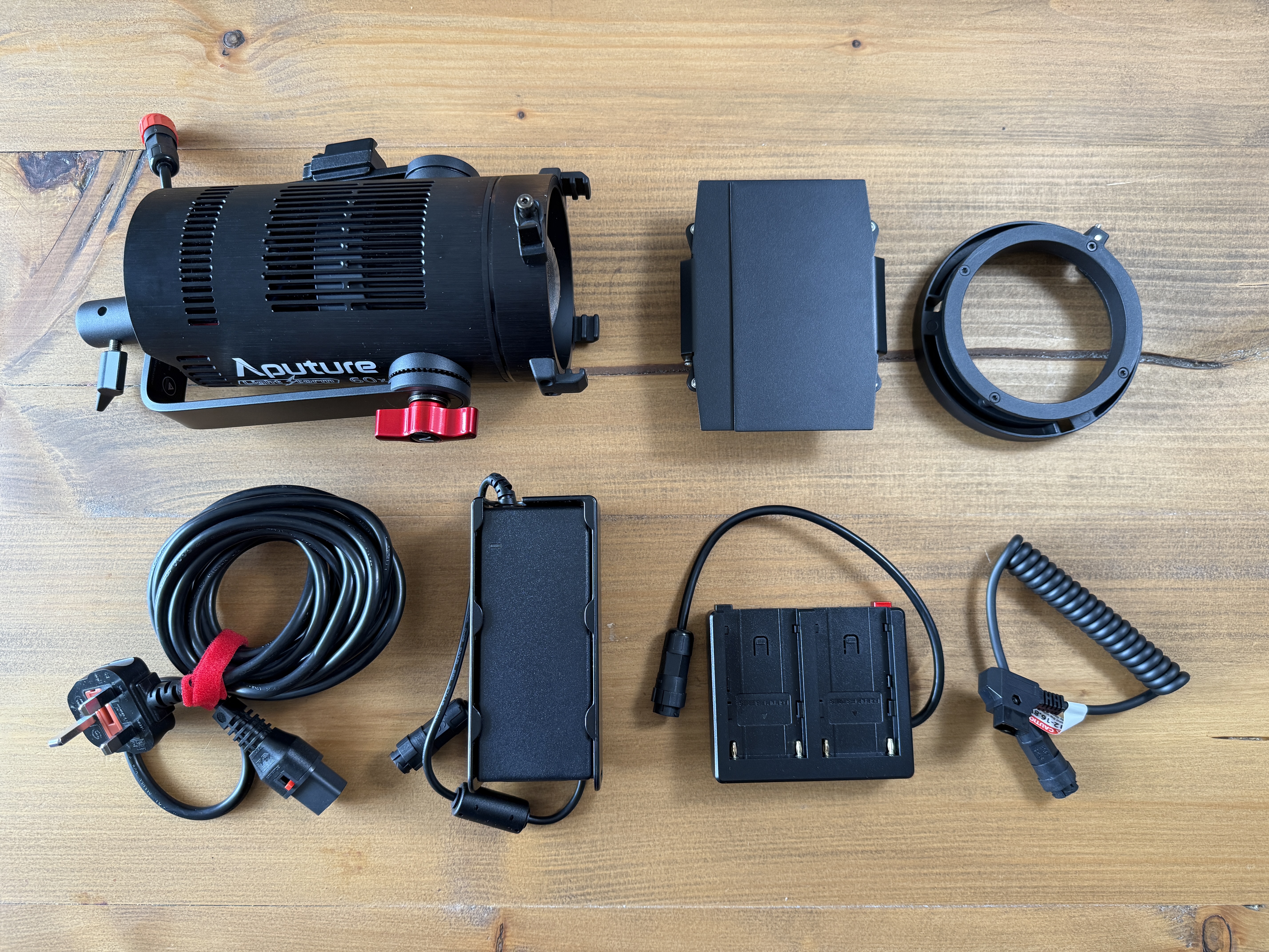 Aputure ls 60x bi-colour focusing light