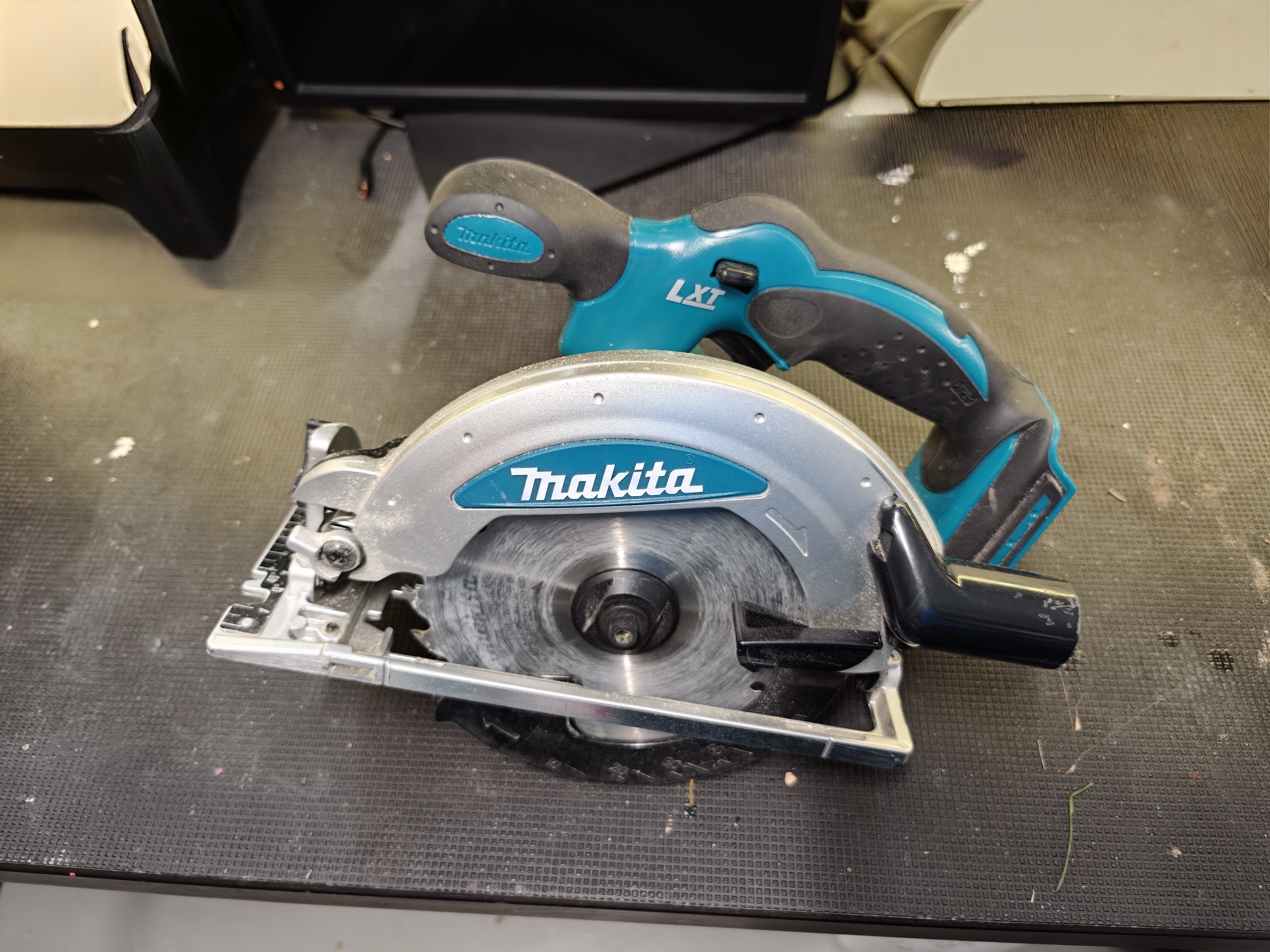 Akkupyörösaha makita dss610