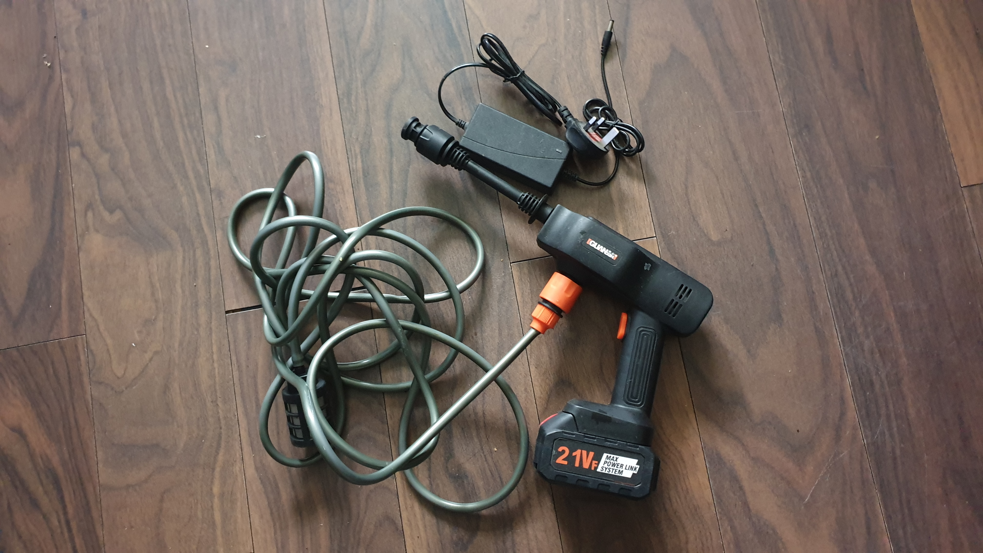 Cordless pressure washer