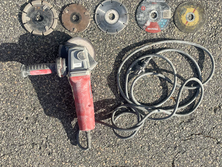 Milwaukee vinkelslip med sladd