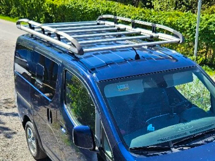 Takplattform nissan nv200