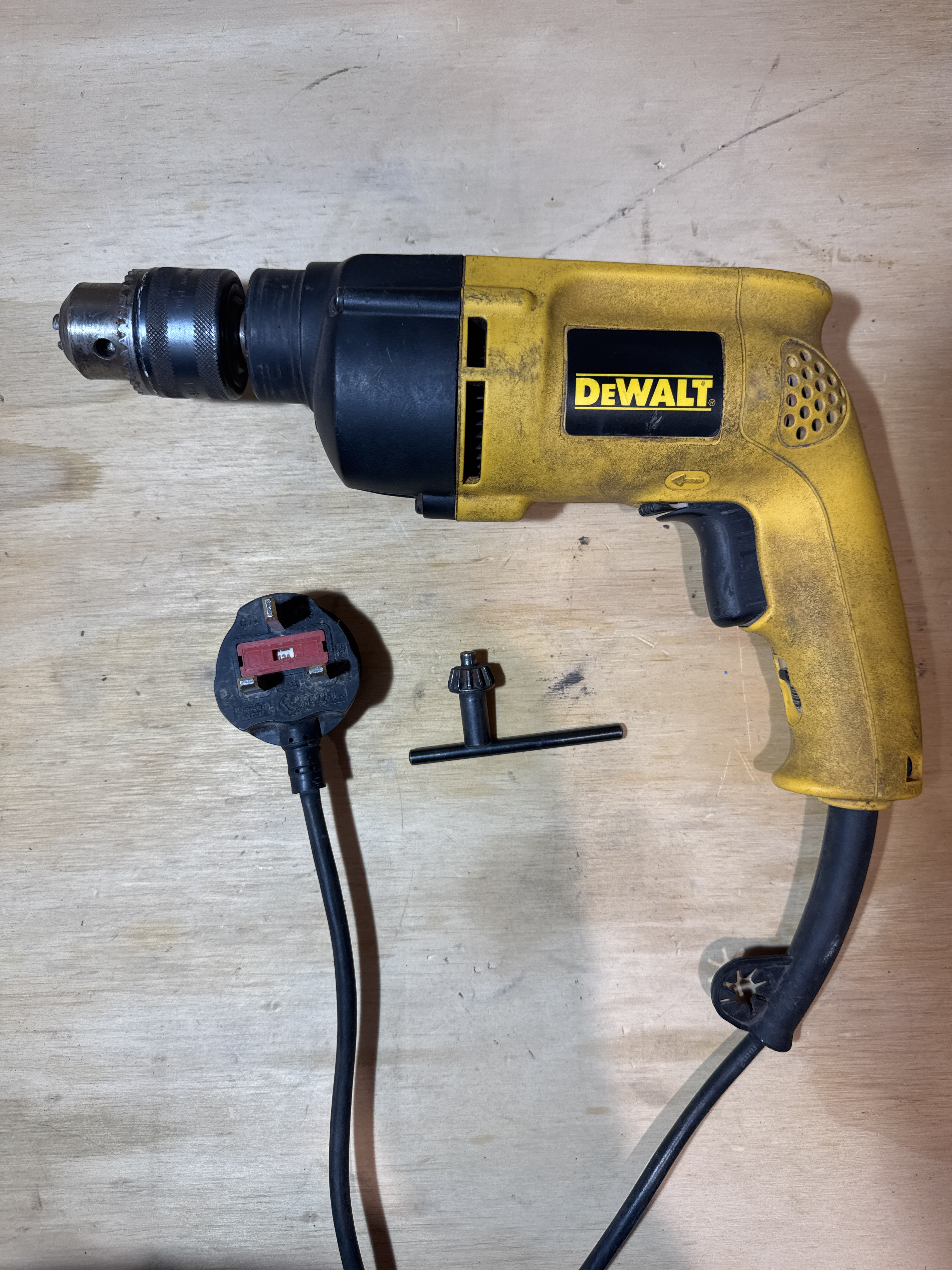 Dewalt 650w corded hammer / masonry drill – 13mm chuck