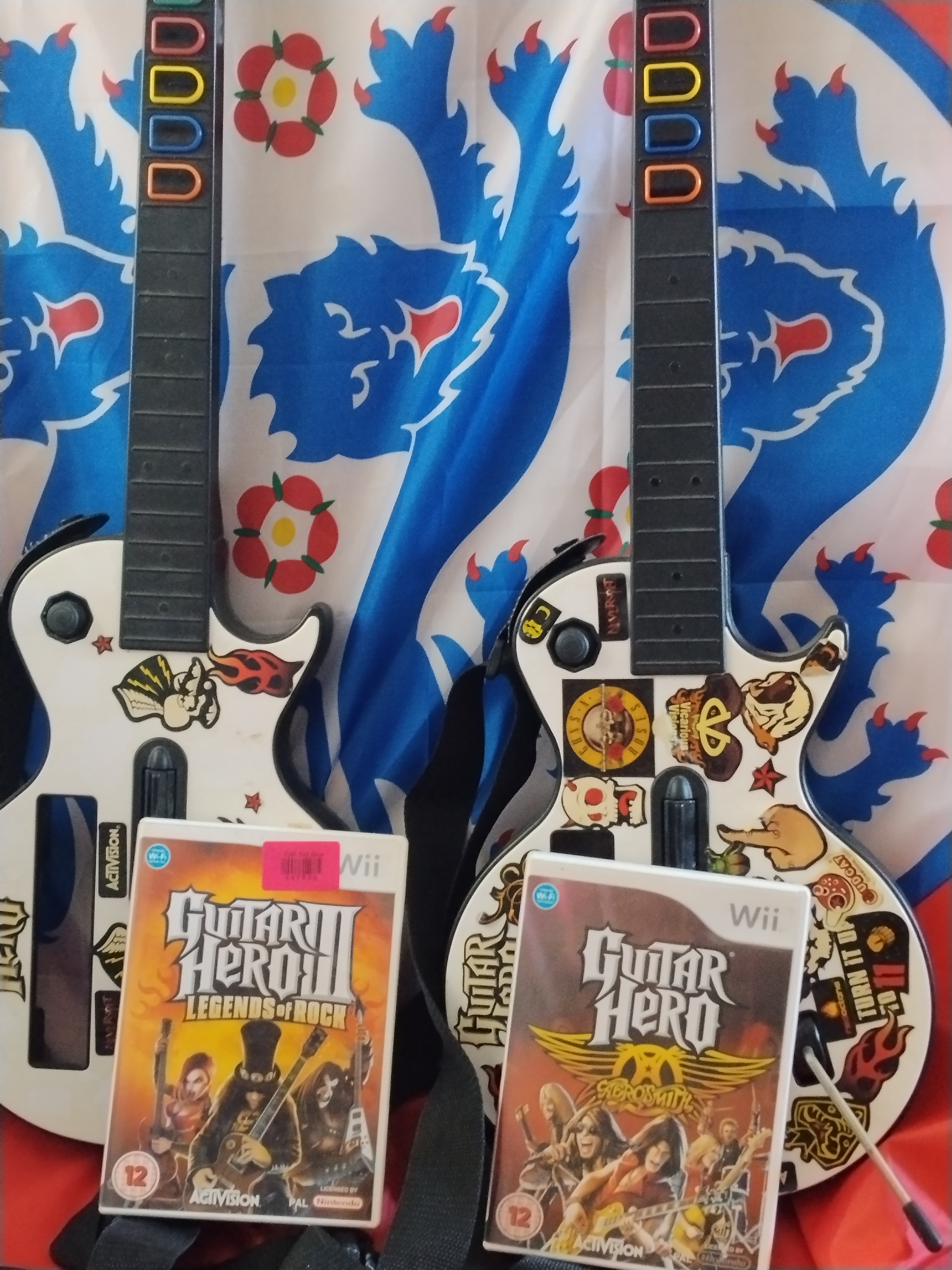 Guitar hero x2 controllers and game nintendo wii
