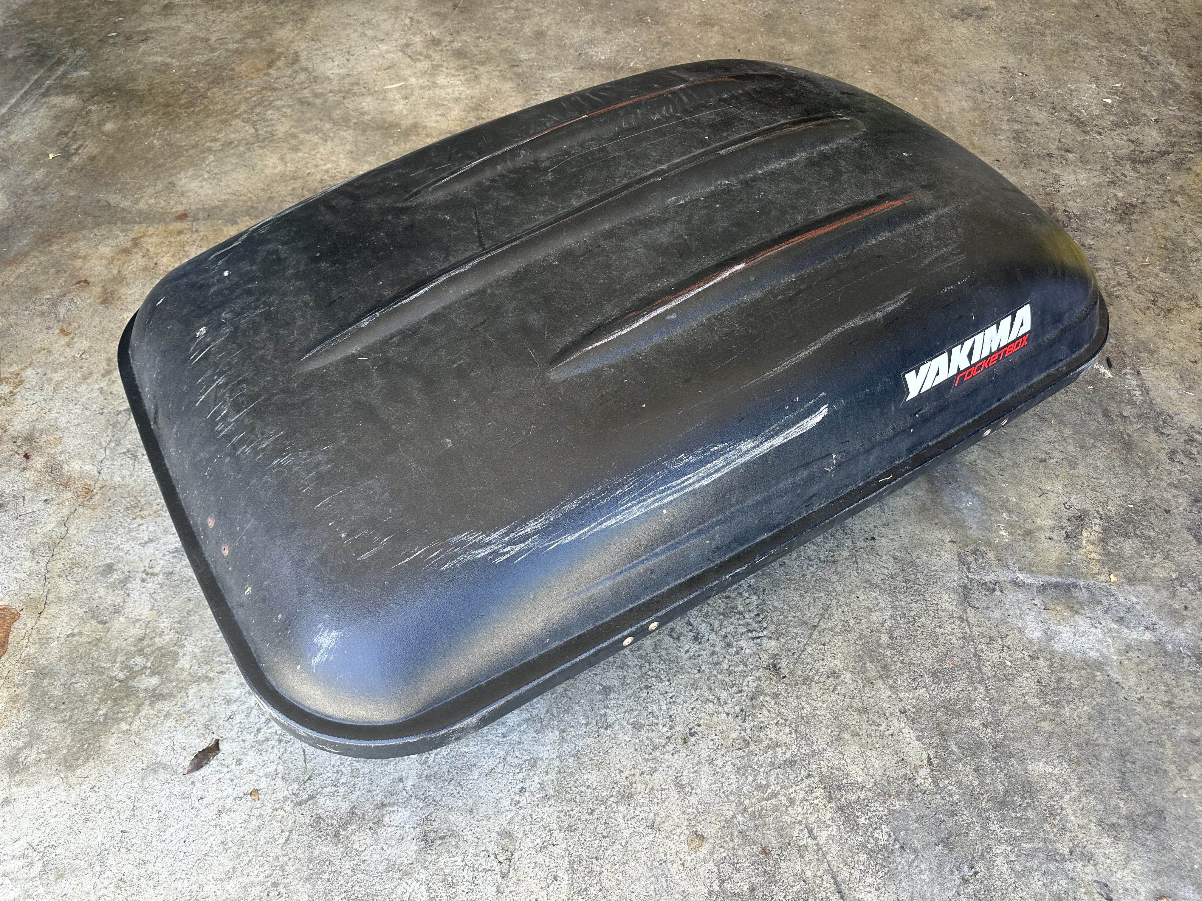 Yakima rocketbox 11 cu ft roof box – fits most cars