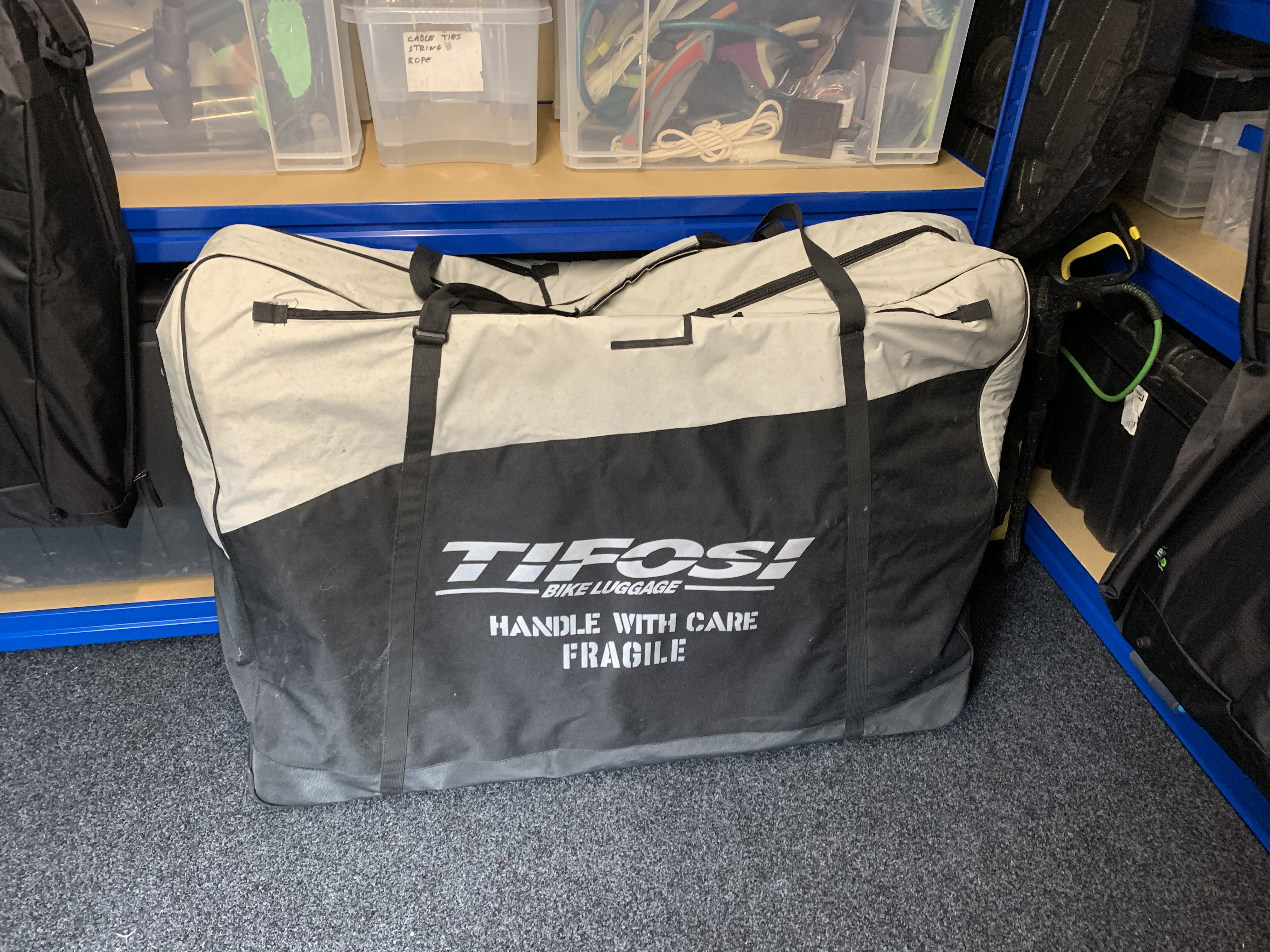 Tifosi bike luggage bag – heavy-duty travel case for road or mountain bikes