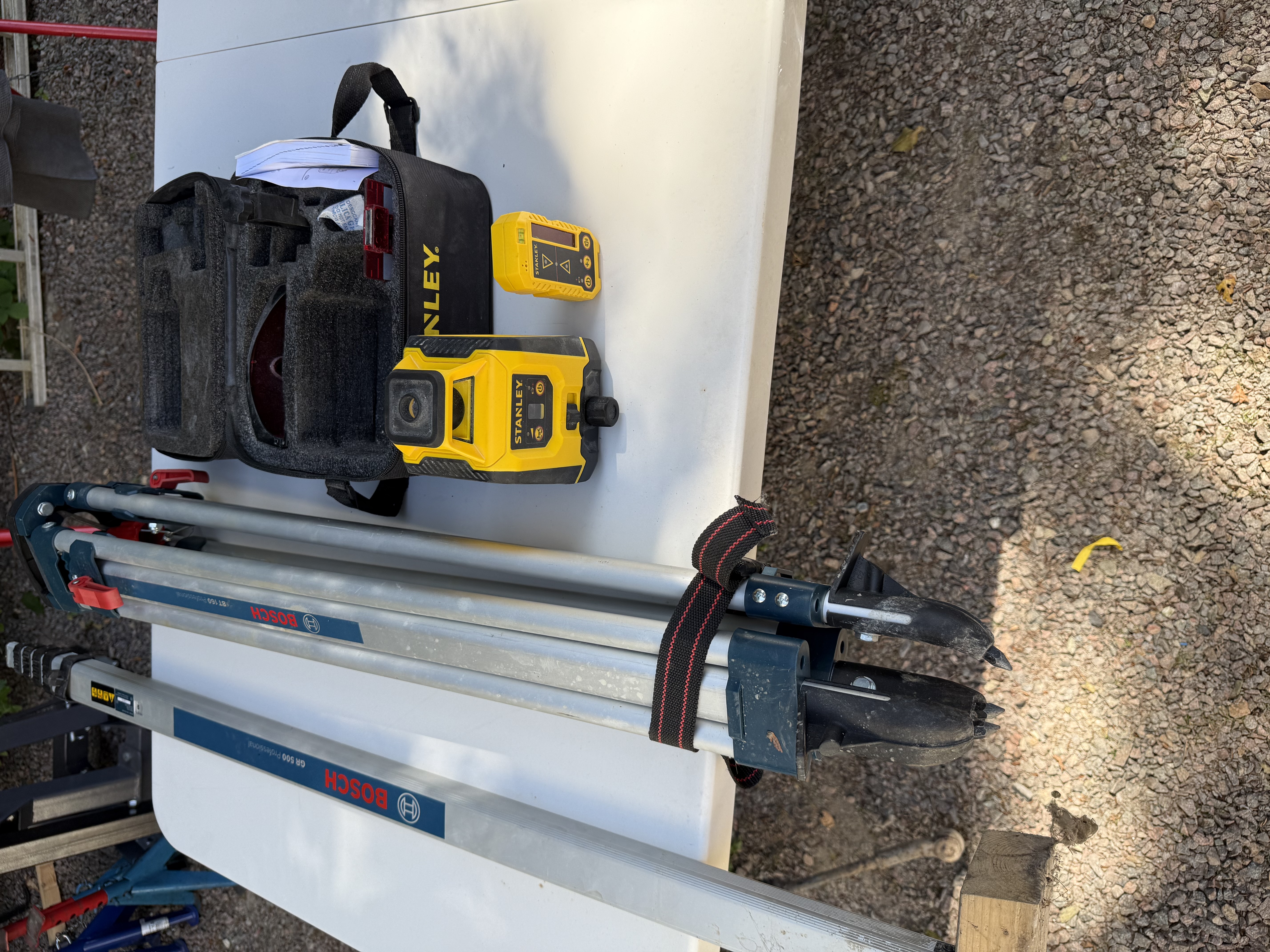 Rotationslaser med stativ och mätsticka