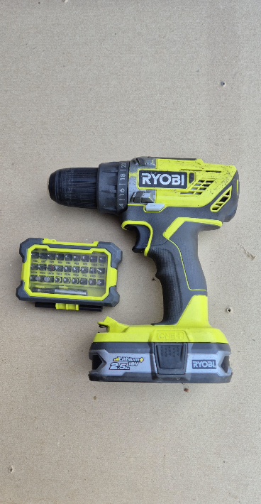 Ryobi skruvdragare med bits