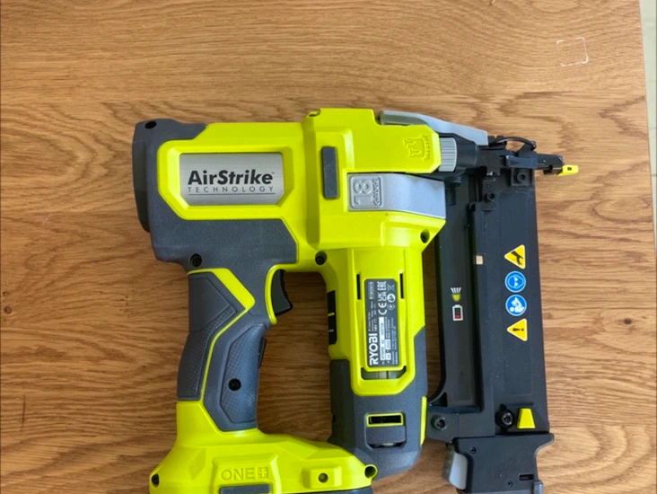 Ryobi spikpistol