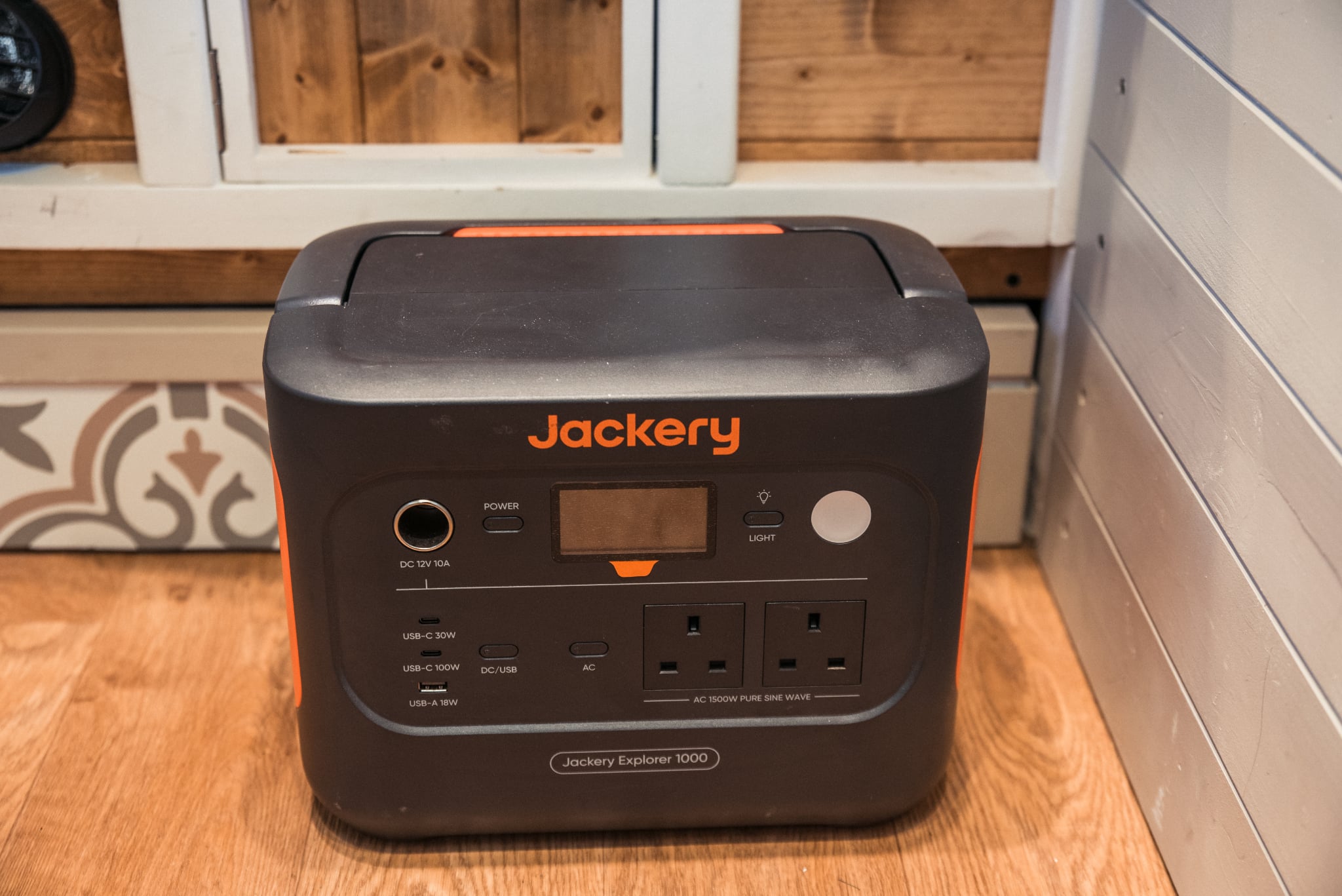 Jackery explorer 1000 v2 portable power station