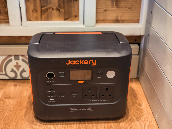 Jackery explorer 1000 v2 portable power station