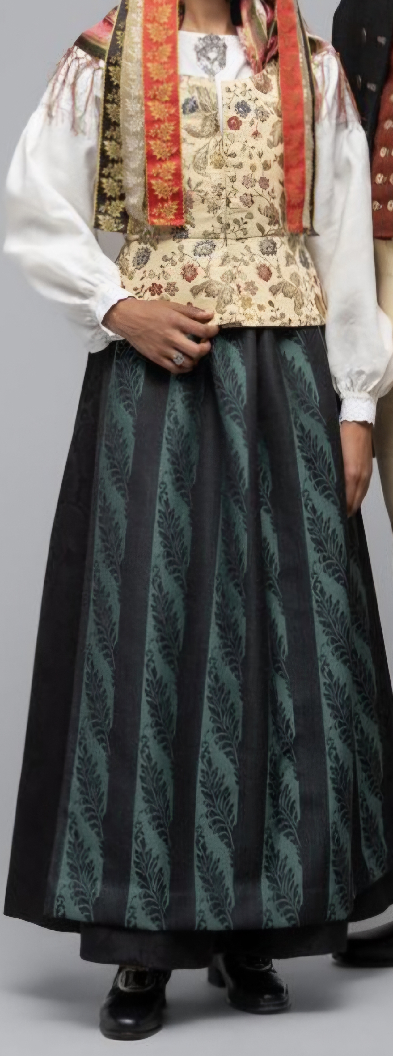 Komplett sør-østerdalsbunad til leie (str. 38/40) – alt inkludert!