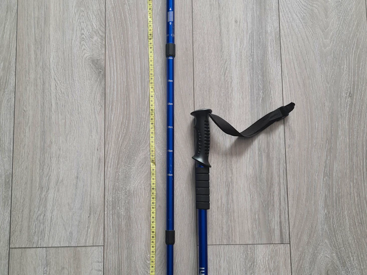 Trekking / hiking poles / walking sticks