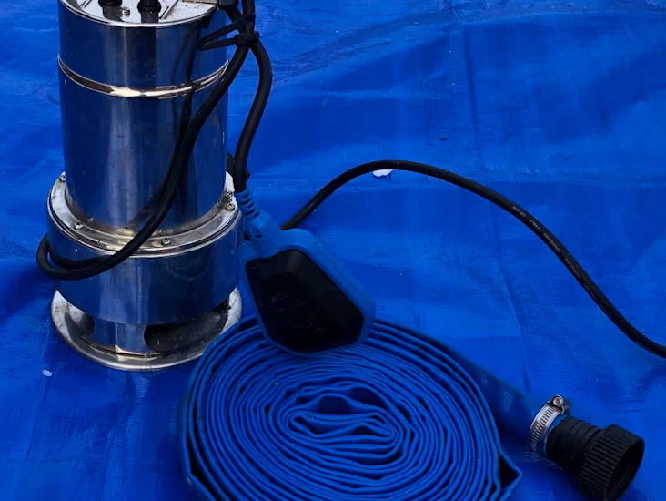 Dräneringspump för t.ex. tömning av pool