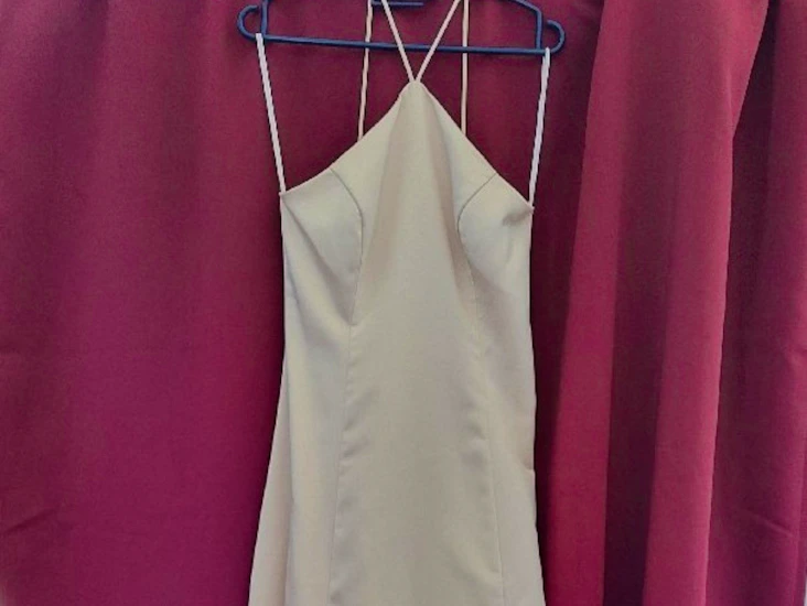 Nydelig kjole til bryllup eller ball.