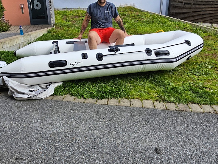Inflatable boat