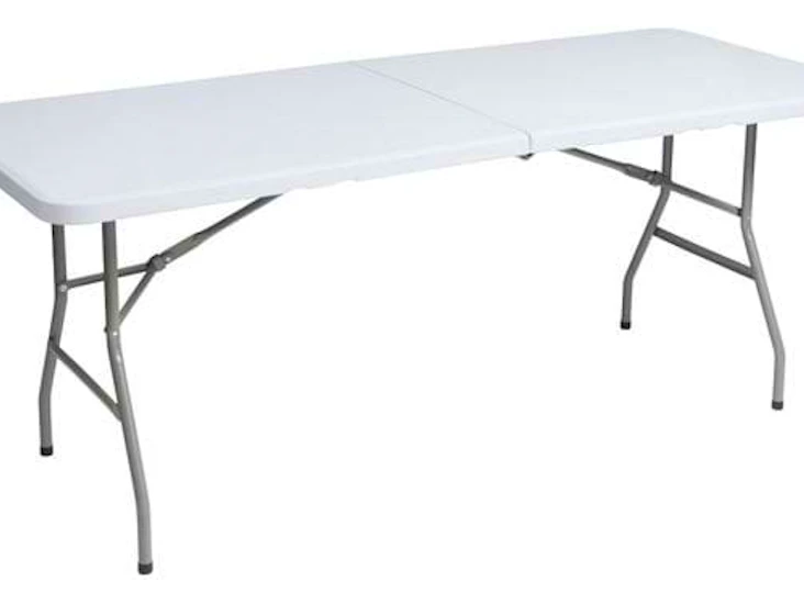 Uthyrning av bord och stolar för fest