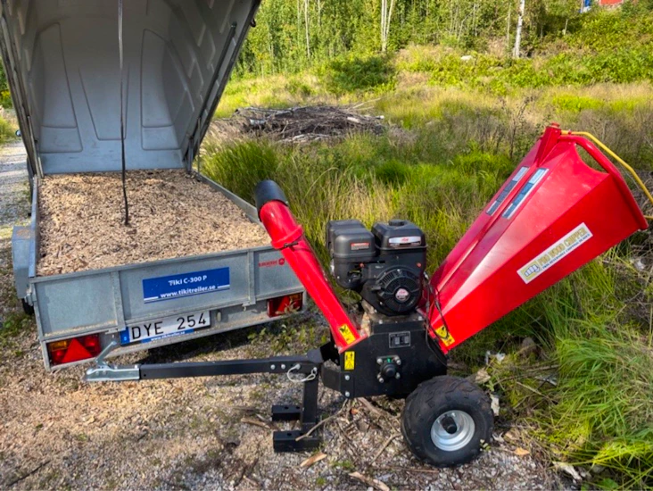 Bensindriven flismaskin / flistugg