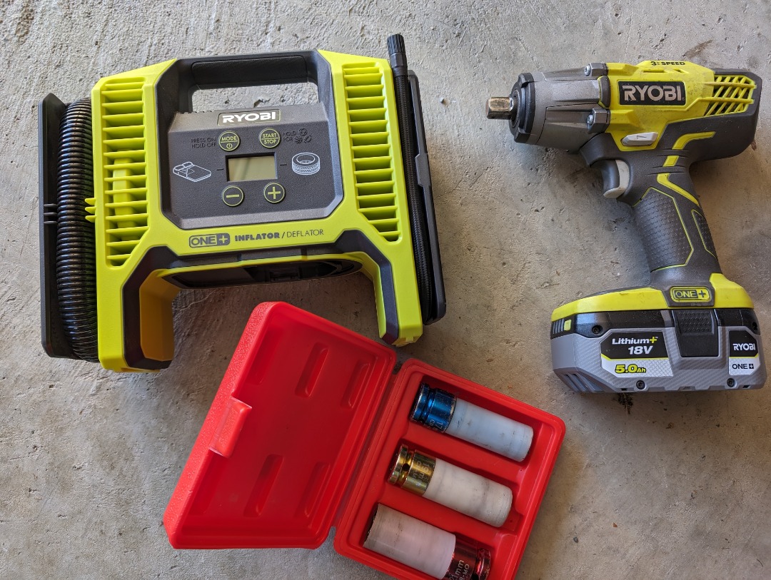 Ryobi muttertrekker og luftkompressor 