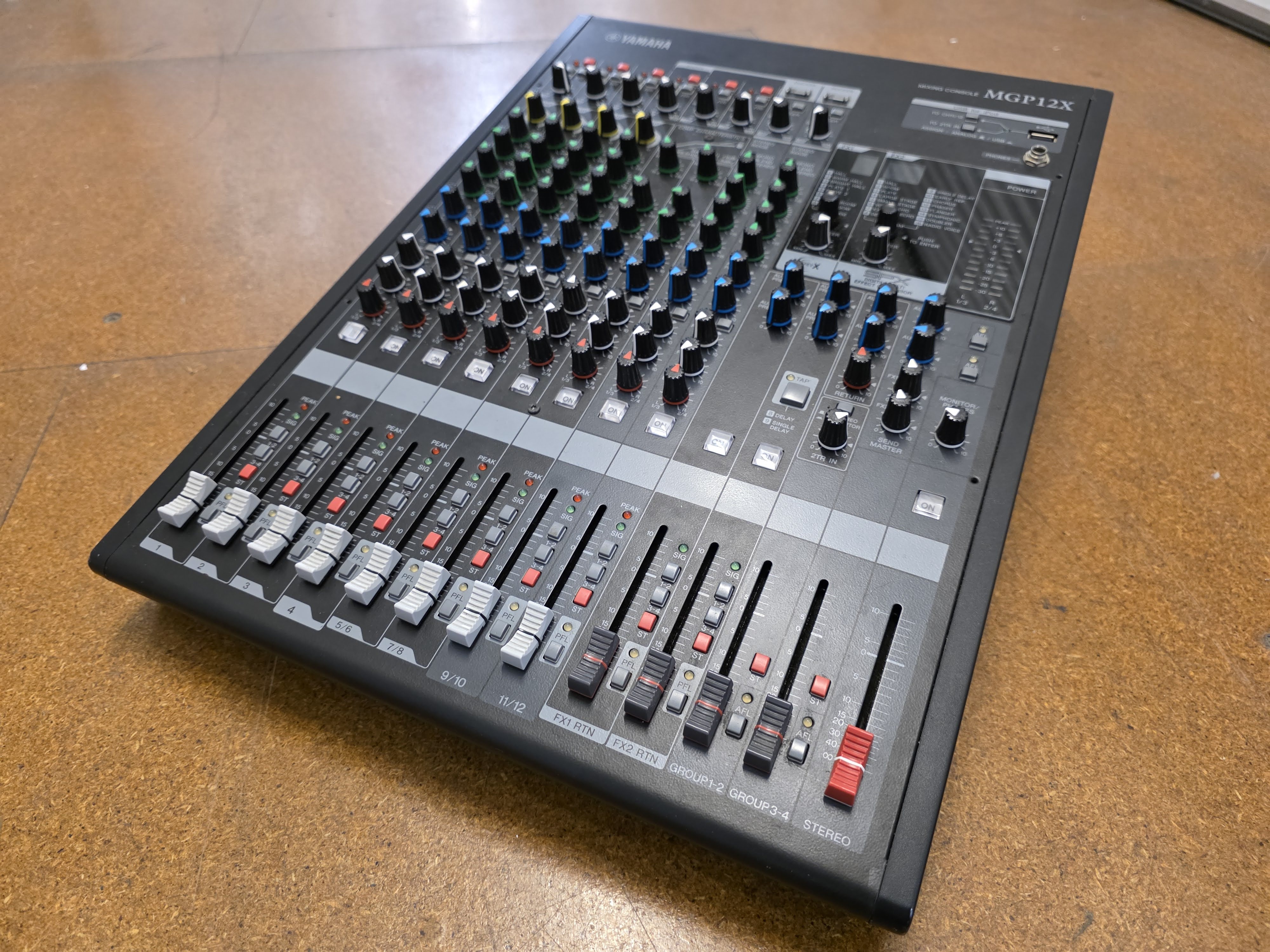 Yamaha mgp12x mixer