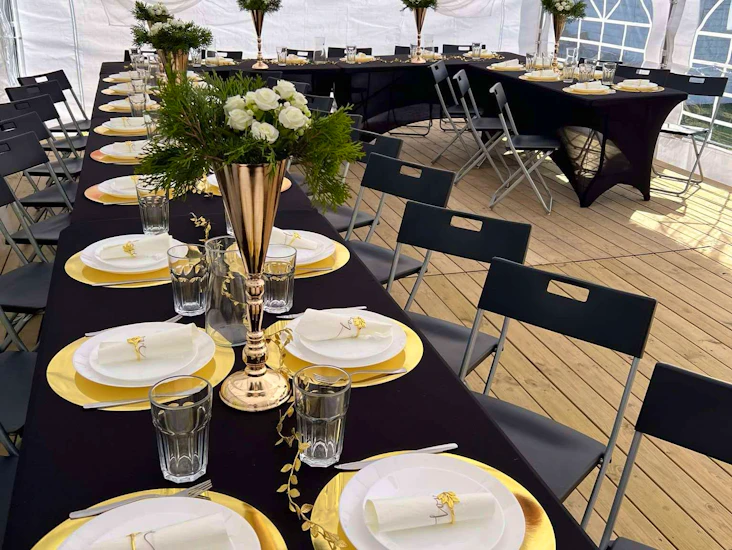 Utleie av partytelt, bord, stoler, gulv, oppvarming og mye mer!