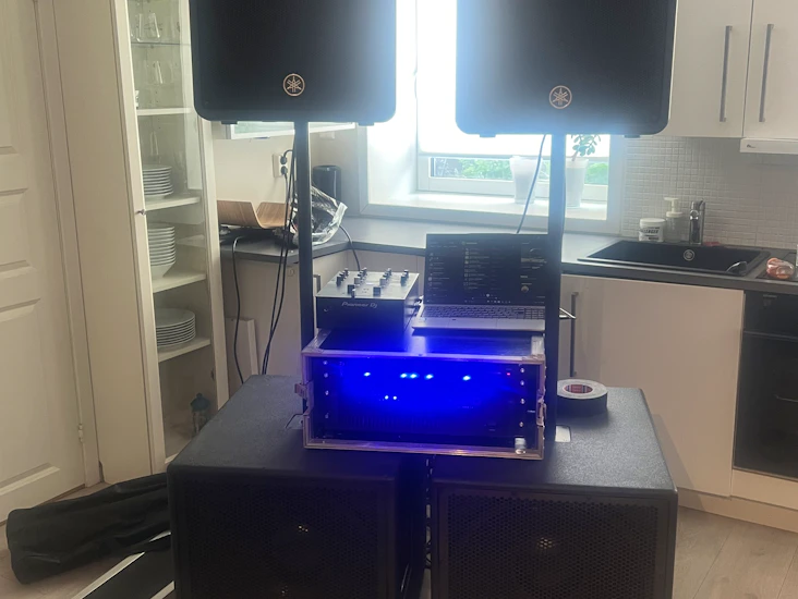 Pa kraftig bass ! god trykk ! pc mixer og komplett