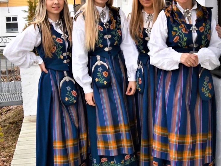 Blå nordlandsbunad str.xs