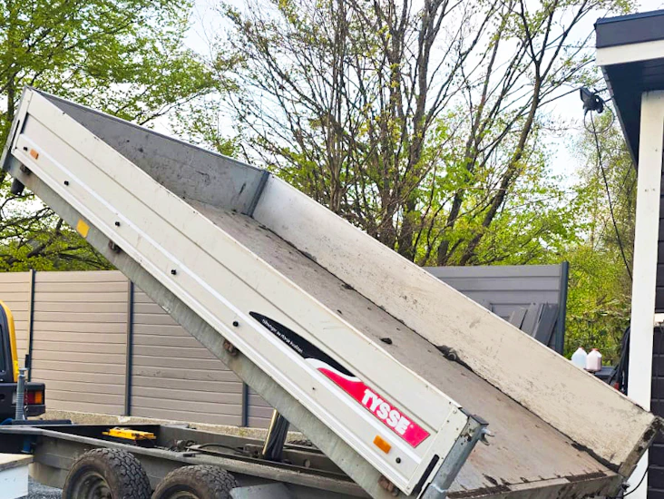 Tysse 3-way tipper trailer for rent