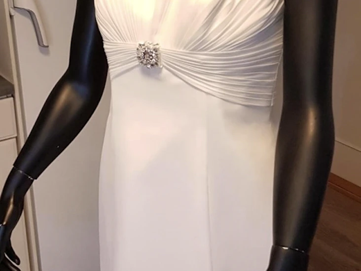 Hvit brudekjole str. 38-40