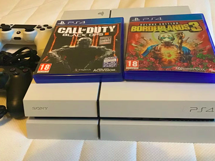 Playstation 4 hvit med controller