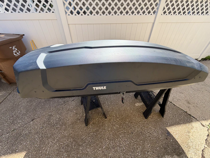 Thule force xt xl roof cargo box – 18 cu ft – vacation / ski / road trip rental