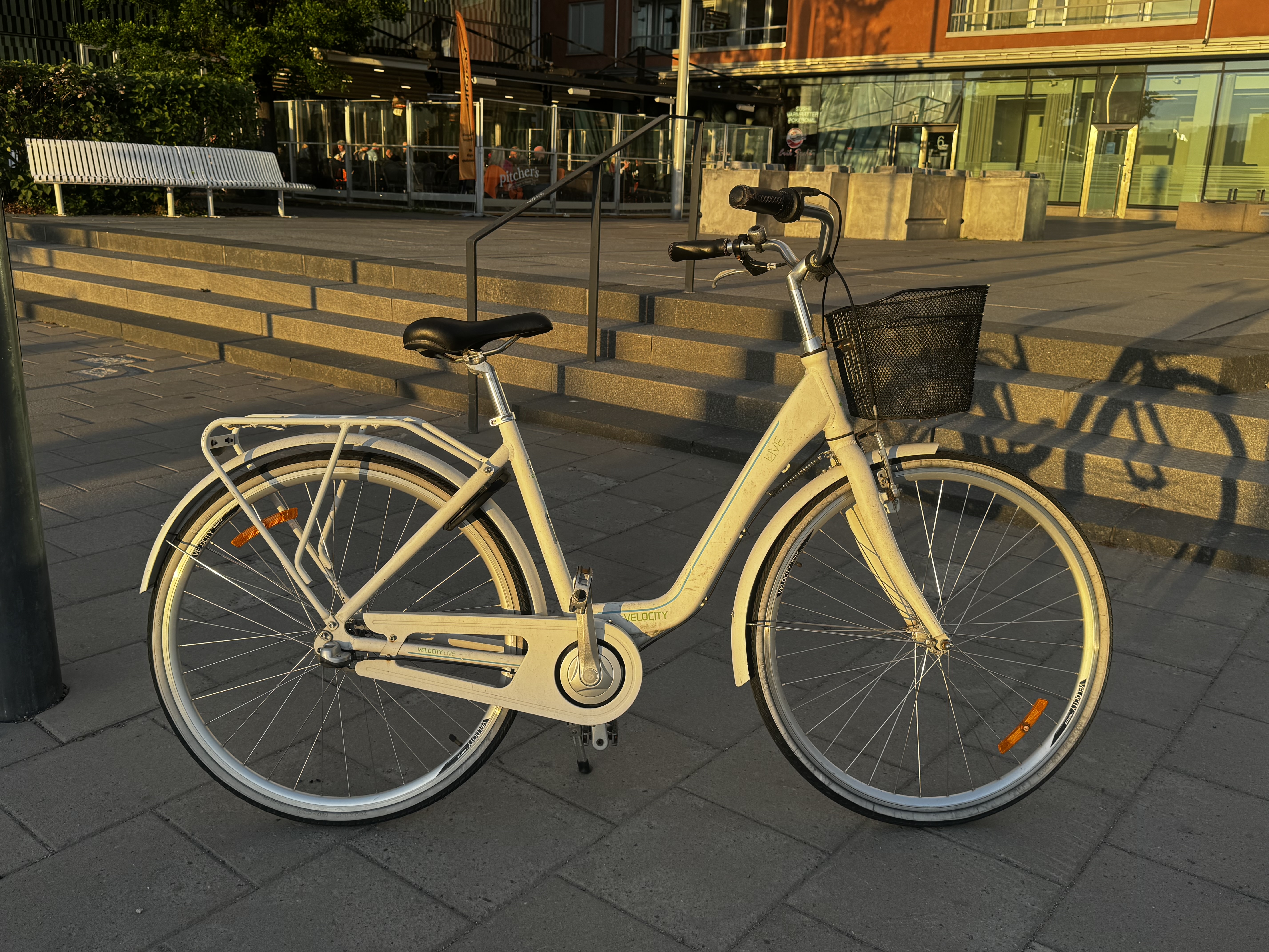 Vit 3-växlad cykel, velocity med korg