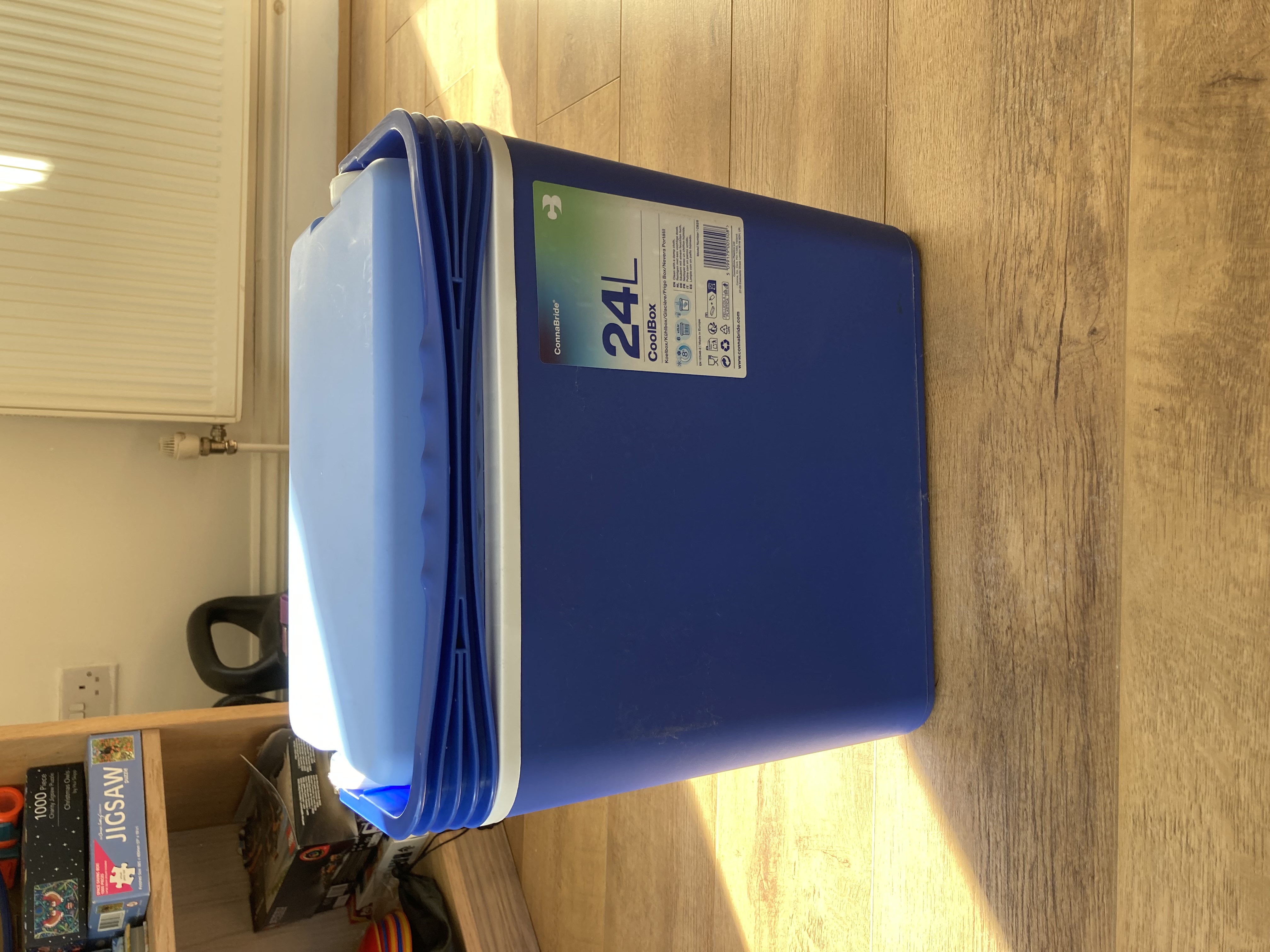 Connabride cooling box and a picnic blanket