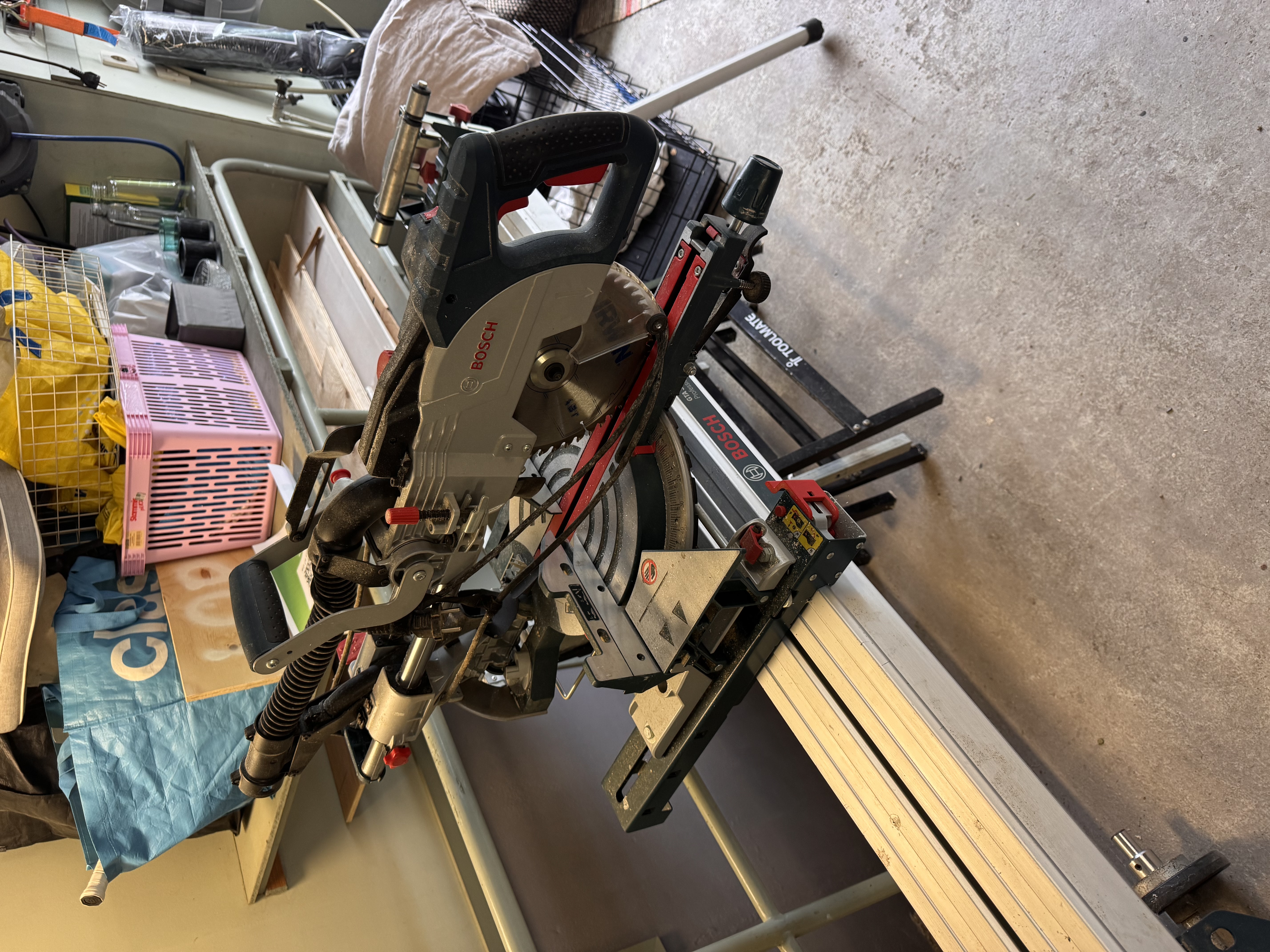 Bosch professional kap- & gersåg med sågbord 