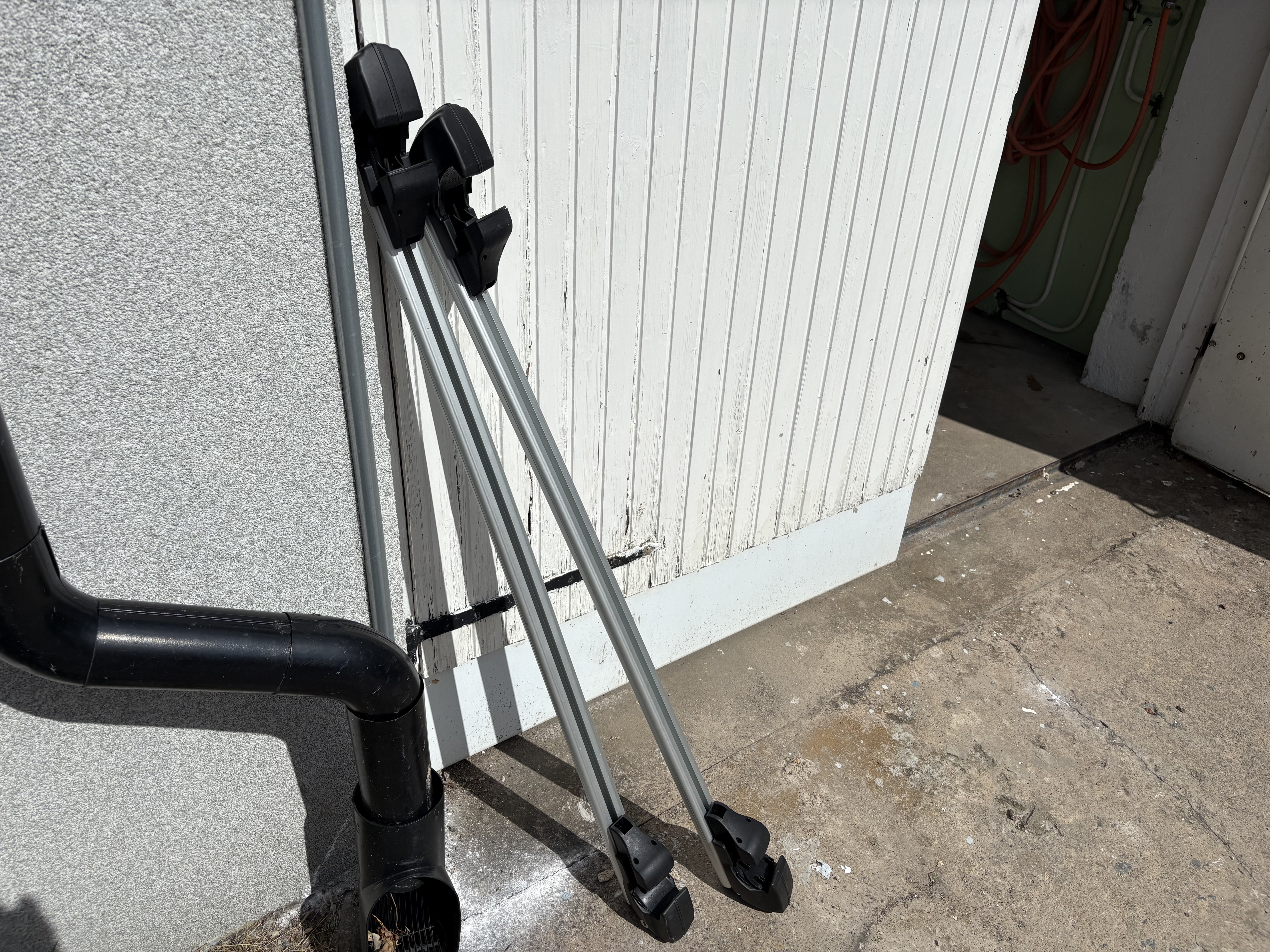 Takräcke med flexibla fästen  