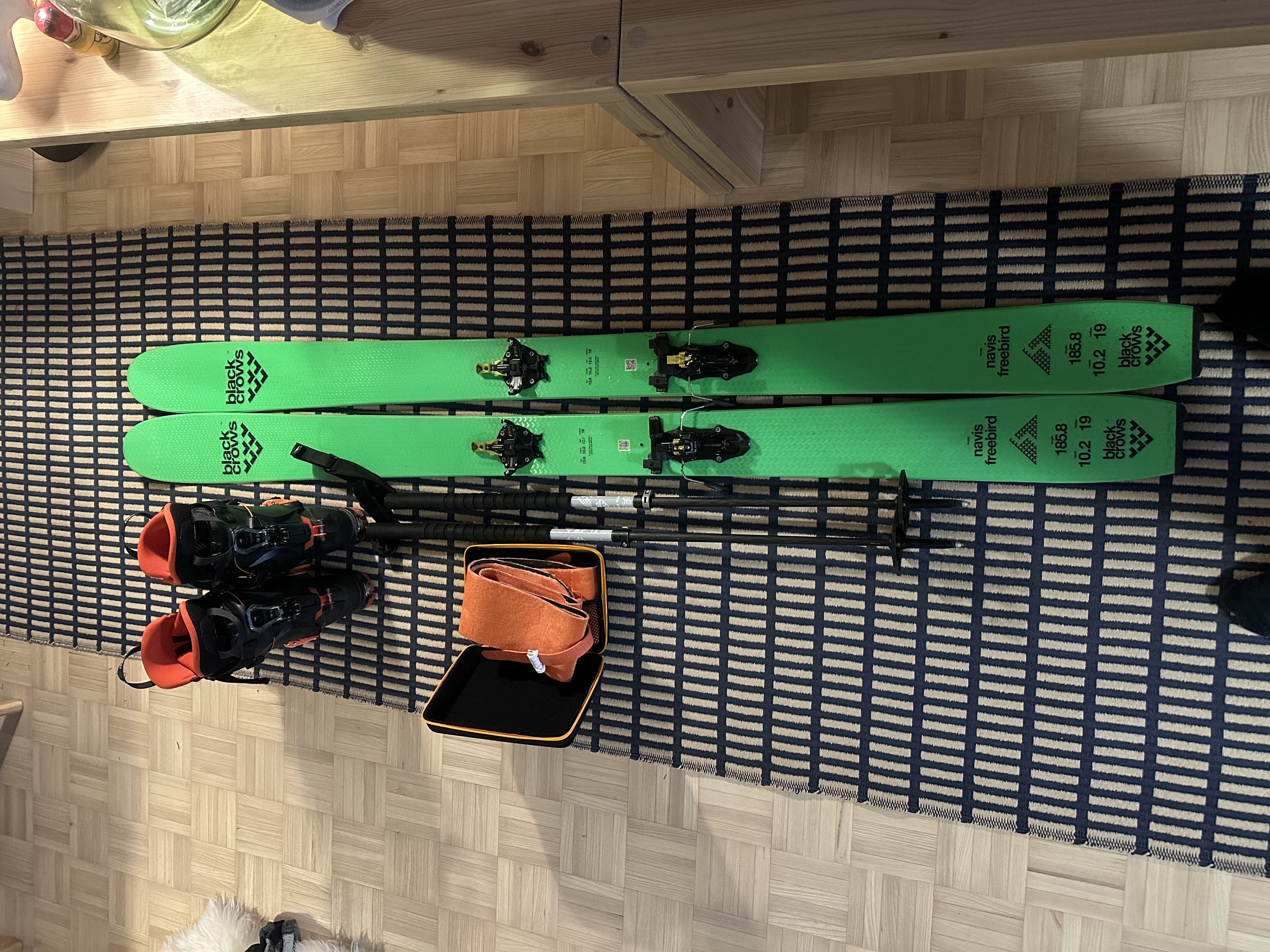 Black crows navis freebird 185cm vapaalaskusetti + monot