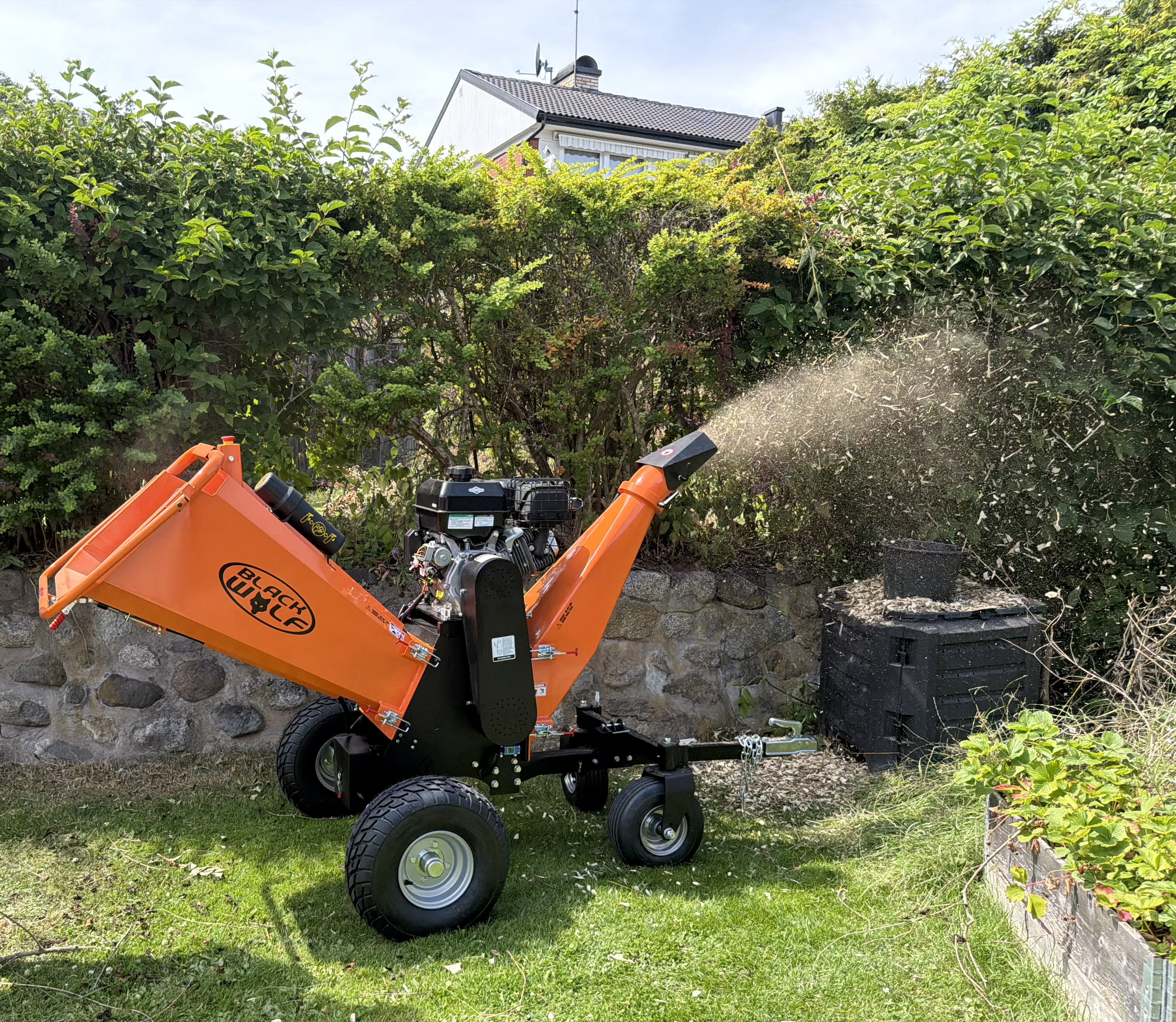 Kraftig flishugg för grenar upp till 150 mm - inkl släp 