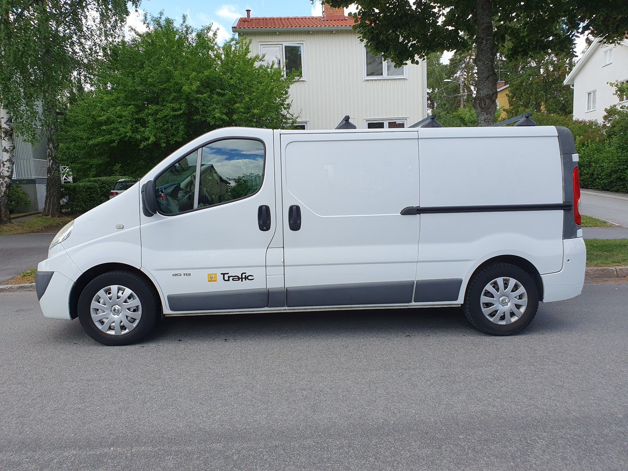 Flyttbil / skåpbil i stan, renault trafic (södermalm)