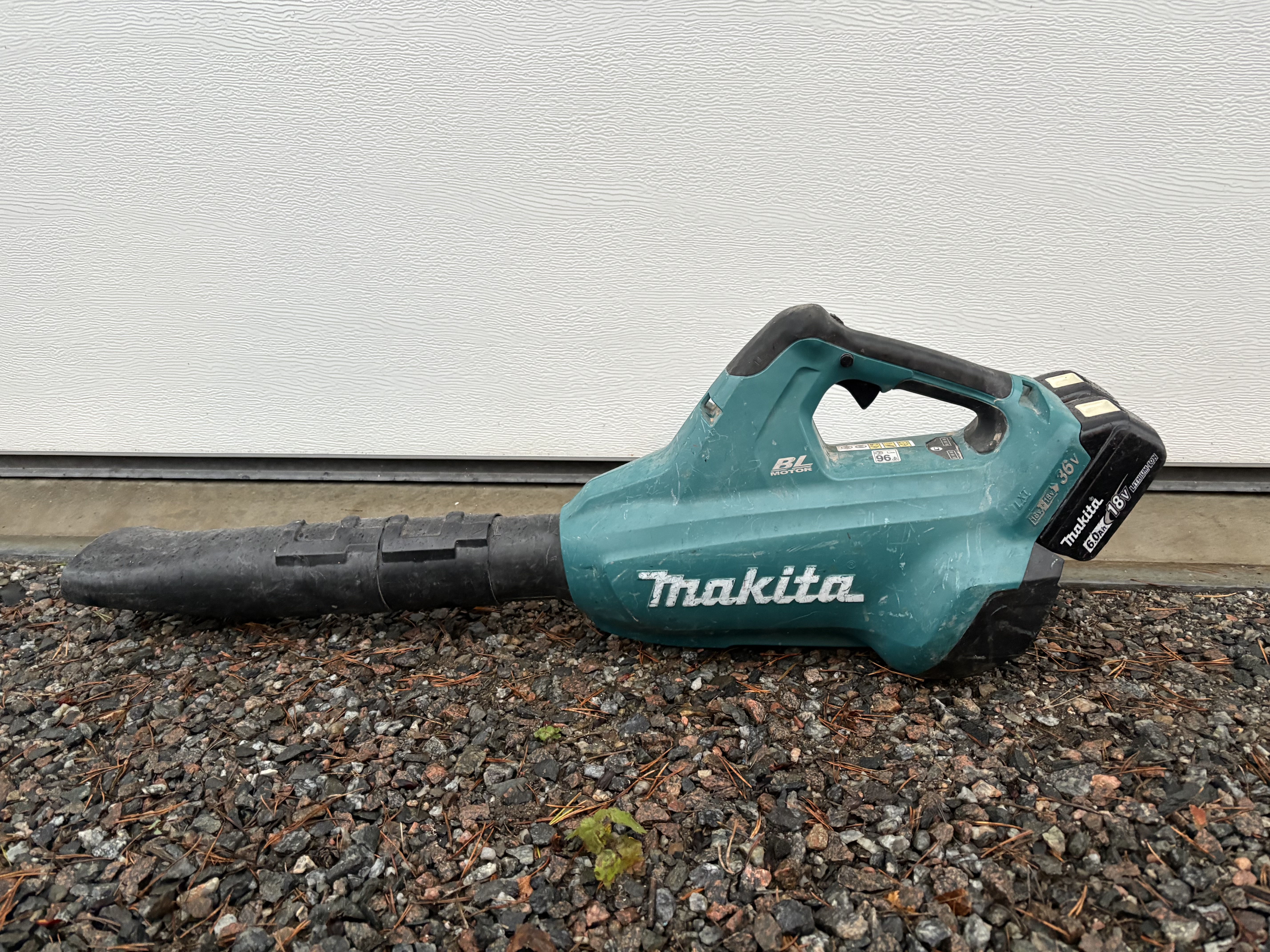 Batteridriven lövblås makita 2x18v + laddare + batterier