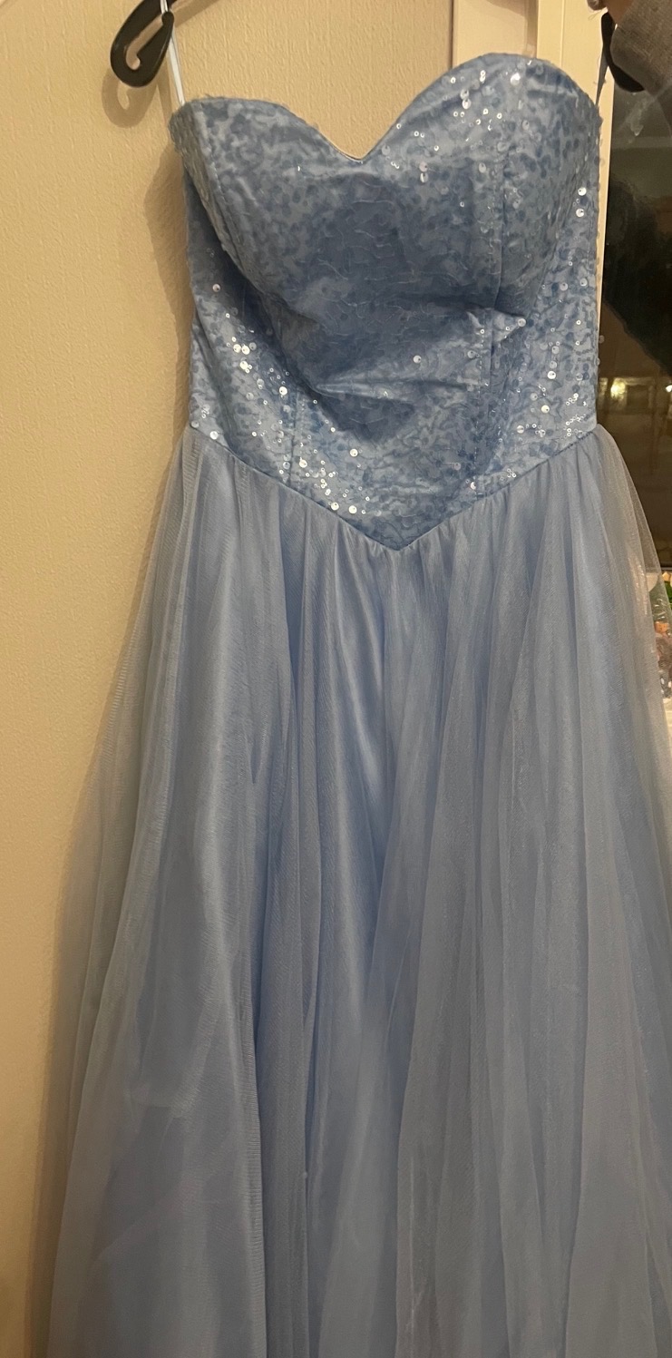 Lyseblå ballkjole 