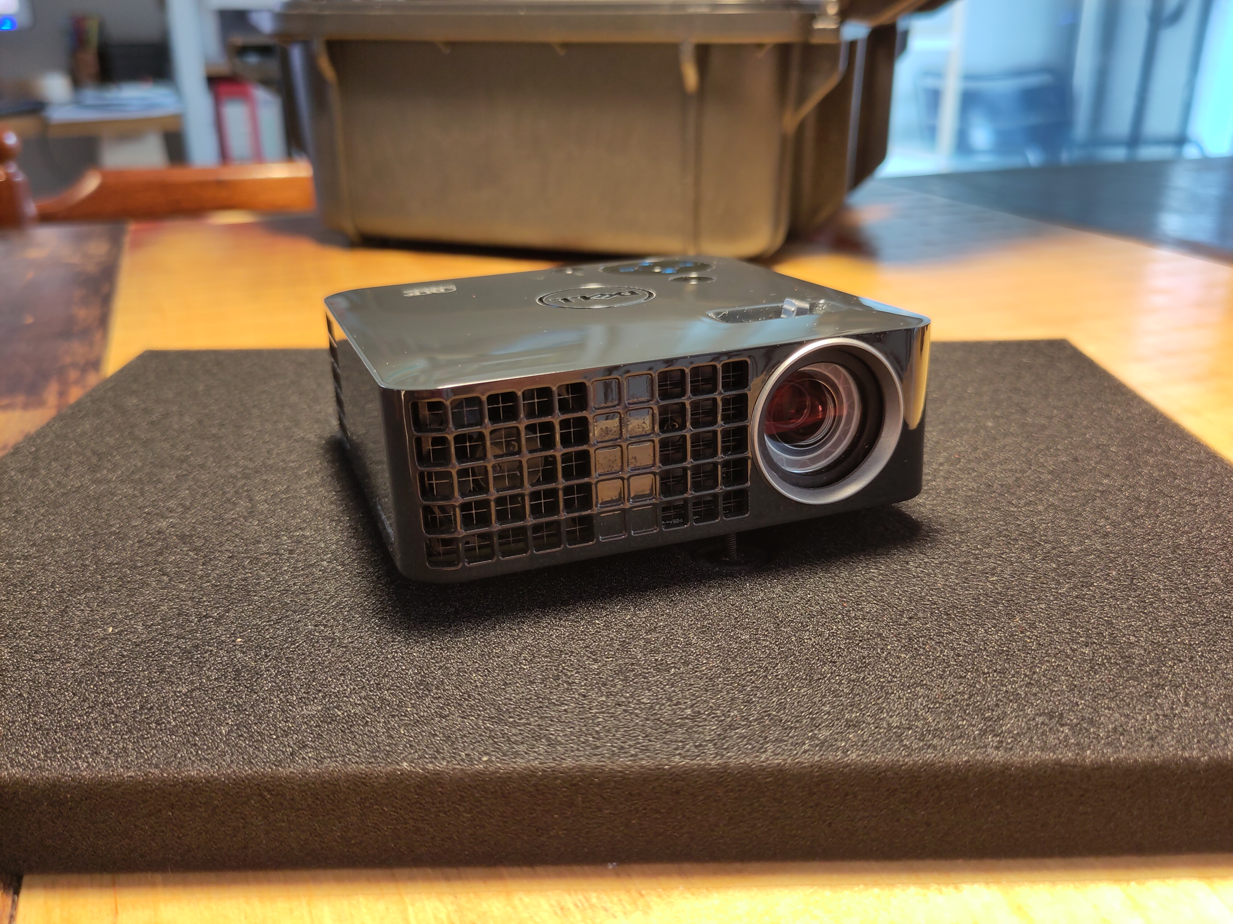 Dell m115hd pikoprojektori / pico projector (hdmi, 450 lm, wxga)