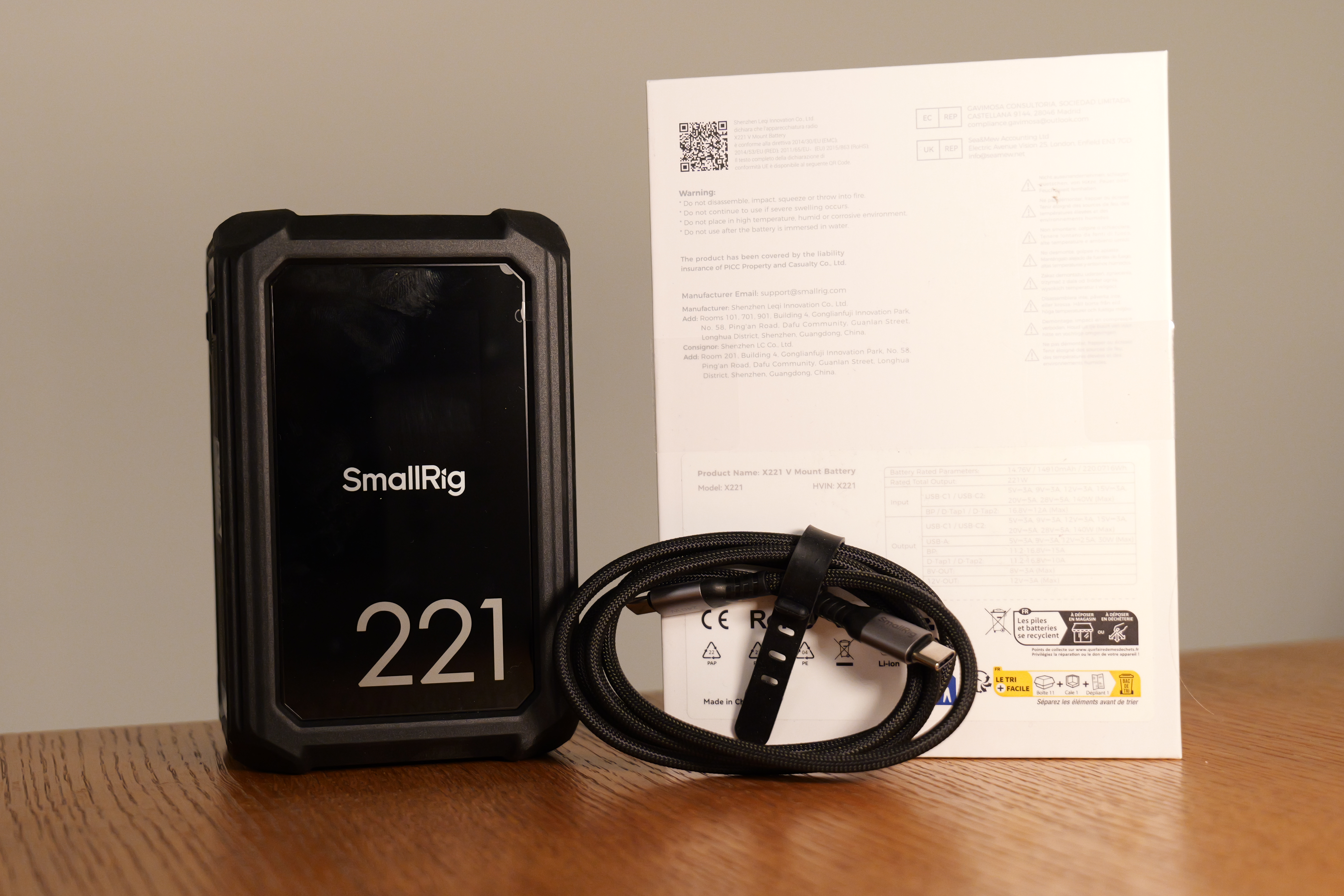 Smallrig x221 v-mount battery with 240w usb-c cable