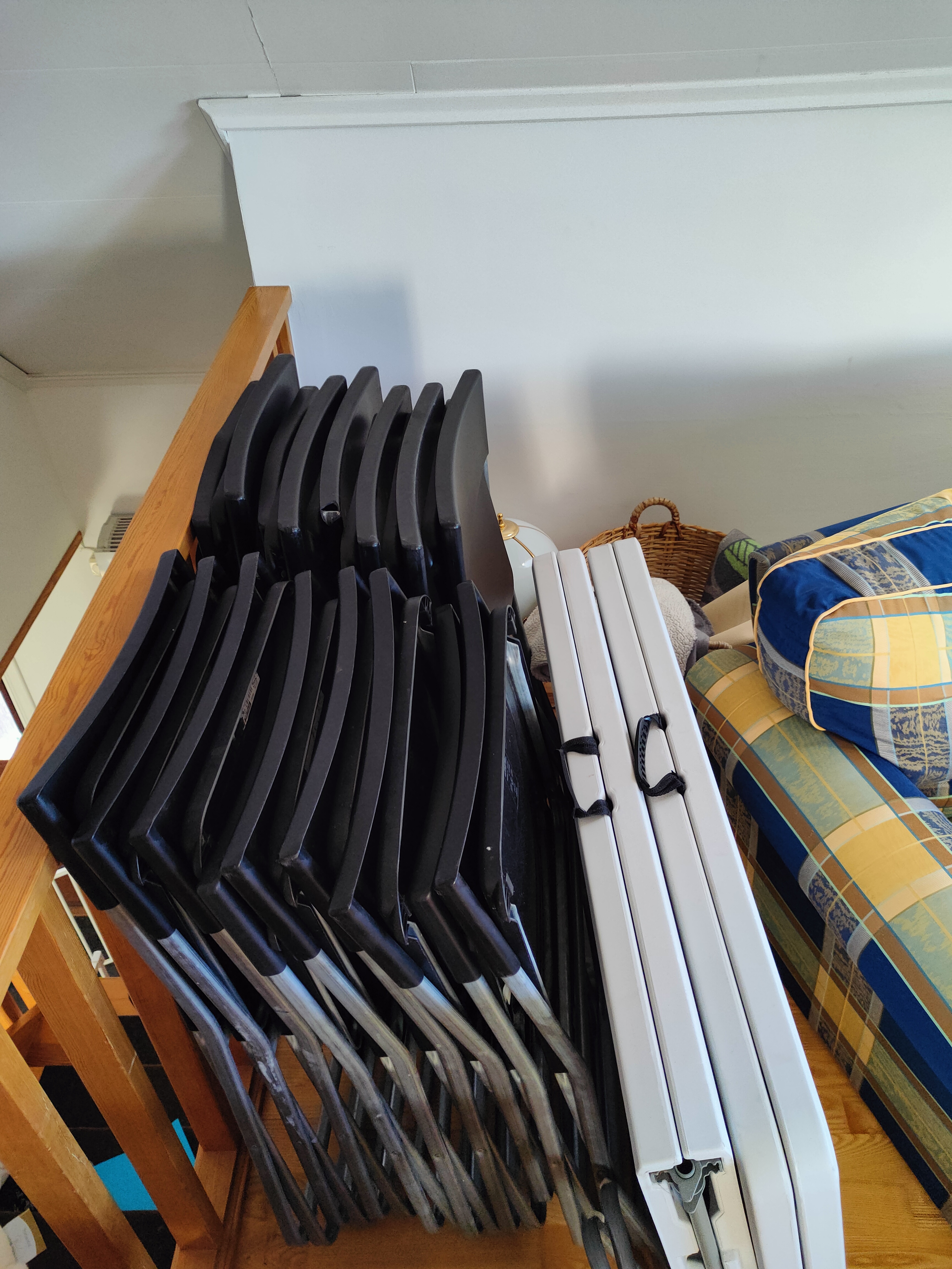 Paket: 2 bord och 16 stolar