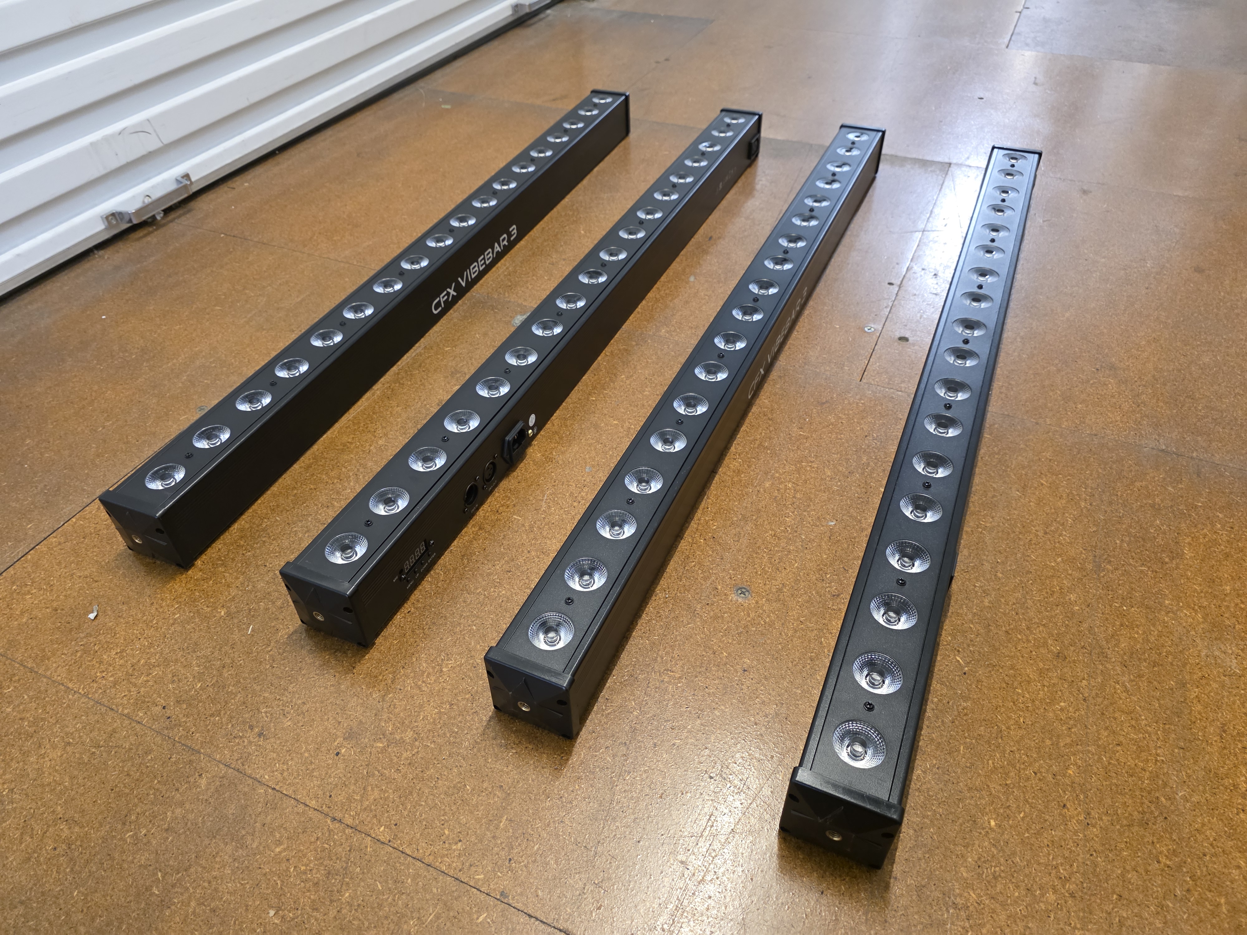 4 x 1m led uplighter battens