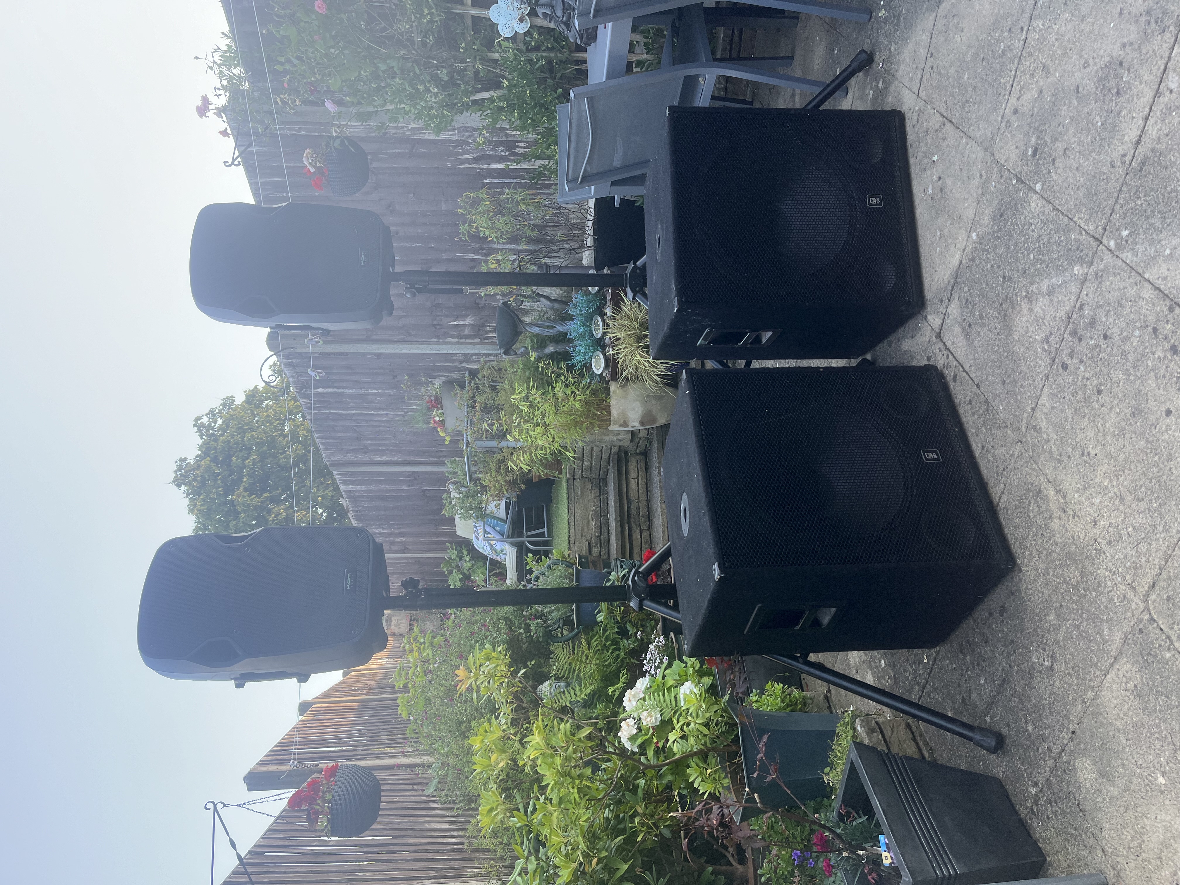 2x pa speakers(includes stand) &  2x active subwoofers  (full set))