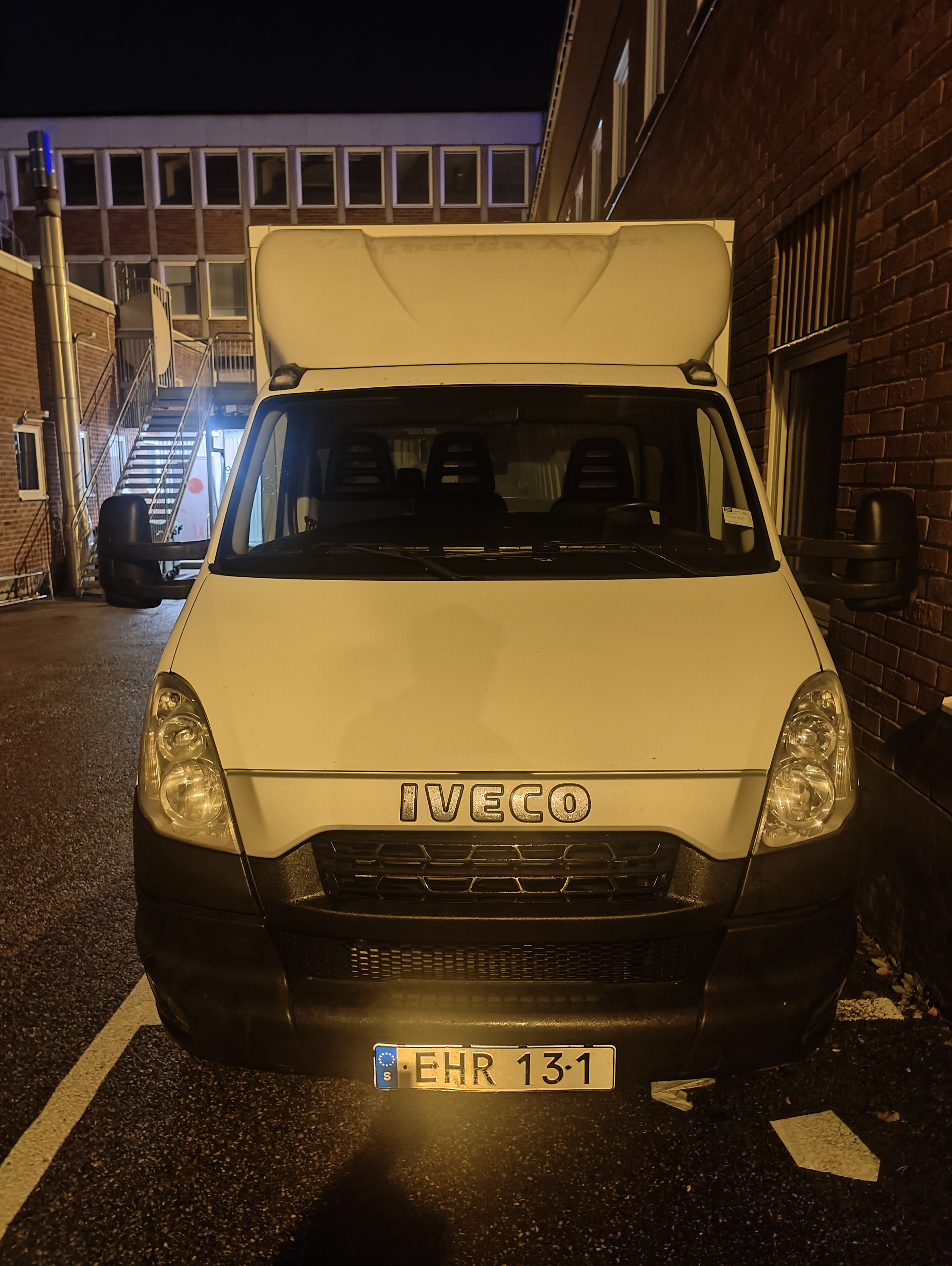 Iveco daily skåp m lyft automat.