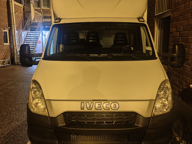 Iveco daily skåp m lyft automat.
